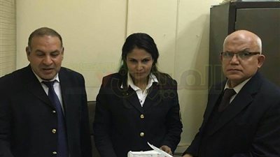 بالصور.. جمارك مطار القاهرة تحبط محاولة تهريب «دباسات معدة»