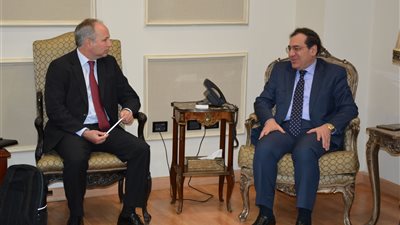 وزير البترول يلتقي رئيس «إيناب سيبترول» التشيلية