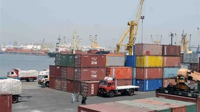 779 راكباً يغادرون ميناء سفاجا.. وتداول 296 شاحنة