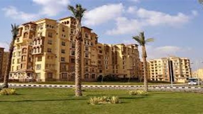 «الإسكان» في خدمة العاملين بالخارج.. توفير أراضي ووحدات والدفع بالدولار.. و8 شروط للحصول على شقق الوزارة