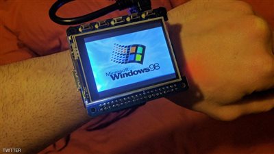 عودة ويندوز 98 من جديد في ساعة يد مبتكرة 