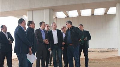 بالصور.. وزير النقل يطالب بإجراء «اختبارات التحميل» على الطريق الدائري الإقليمي