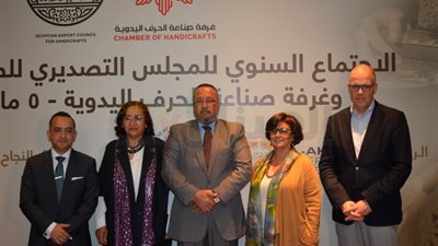 بالصور.. توقيع بروتوكول بين «الصناعات» و«الحرف اليدوية» 