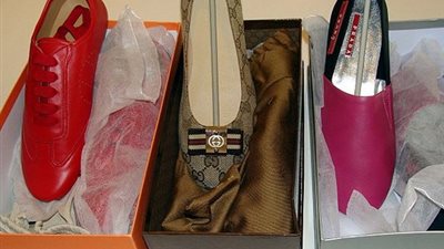 «التهرب الجمركى» تحرر محضر ضبط لشركة بددت كمية من الأحذية والشنط