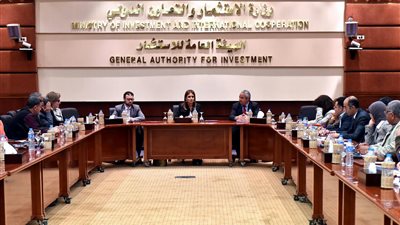 «سحر نصر» تناقش سبل تفعيل المبادرات التمويلية لمساندة صغار المزارعين