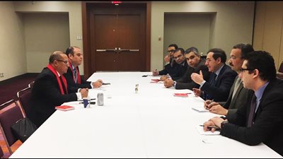 وزير البترول يلتقي وزير تعدين بيرو في كندا