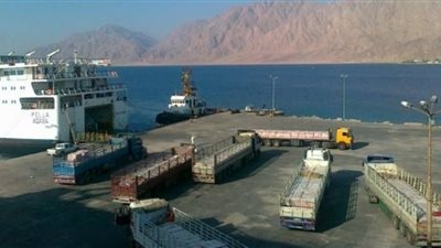 524 راكبًا يغادرون ميناء سفاجا وتداول 327 شاحنة