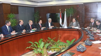 وزير النقل يلتقي بالشركات التابعة للسكك الحديدية