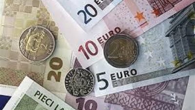 تراجع طفيف بأسعار اليورو بالبنوك