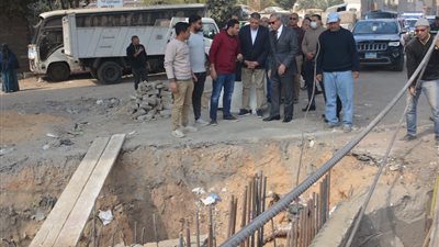 محافظ القليوبية يتابع أعمال صيانة كوبري الثلاجة بحي غرب شبرا الخيمة 