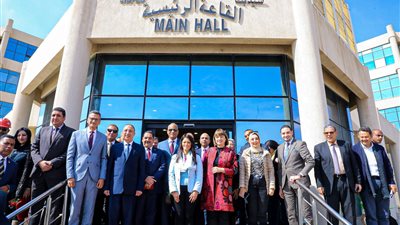 المشاط وبانوفا يتابعان نتائج برنامج استخدام الطاقة الشمسية فى التسخين الصناعى