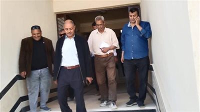 وزير الإسكان يتابع سير العمل بوحدات 