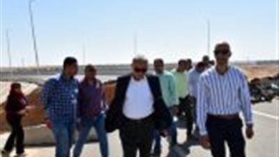 مسئولو «الإسكان» يتفقدون مشروعات الطرق الجارى تنفيذها بالقاهرة الجديدة