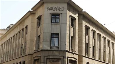 خبير اقتصادي يكشف أسباب اتجاه البنك المركزي لتثبيت سعر الفائدة