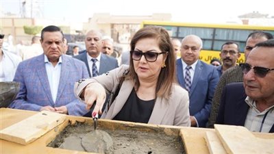 «وزيرة التخطيط» تضع حجر الأساس لمركز خدمات مصر بالعريش