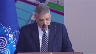 ربيع: الدفع بـ3 قاطرات لسحب ناقلة بترول تعطلت أثناء عبور قناة السويس