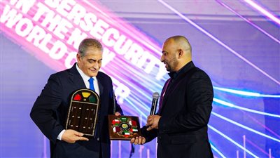 «التعاون الخليجي» يُكرم مؤتمر Caisec”23 للأمن السيبراني ويمنح  درع التكريم لـ أسامة كمال