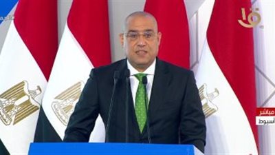 وزير الإسكان  يتفقد عدداً من المشروعات بمدينة العلمين الجديدة