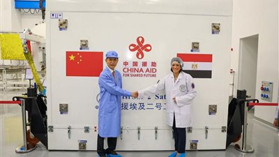 وزيرة التعاون الدولى تشهد مراسم إنهاء أعمال تجميع واختبار القمر الصناعى (Misr Sat 2)