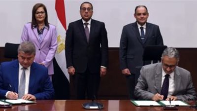 رئيس الوزراء يشهد توقيع مذكرة تطوير تقديم خدمات هيئة التنمية الصناعية