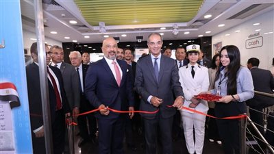 «وزير الاتصالات» يفتتح مكتب السجل المدني بفرع شركة اتصالات من e& في مصر بالتجمع الخامس