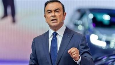 كارلوس غصن يطالب نيسان بمليار دولار تعويضاً