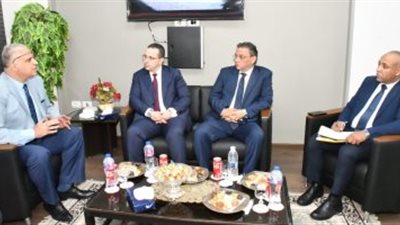 معاون وزير الإسكان ورئيس «صندوق تمويل المساكن» يتابعان سير العمل بمشروعات الصندوق