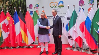 وزير الاتصالات يستعرض تجربة مصر فى تطوير البنية التحتية الرقمية بـG20