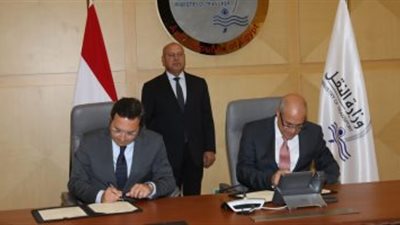 «الوزير» يشهد توقيع عقد إنشاء الميناء الجاف والمركز اللوجيستى بالعاشر من رمضان