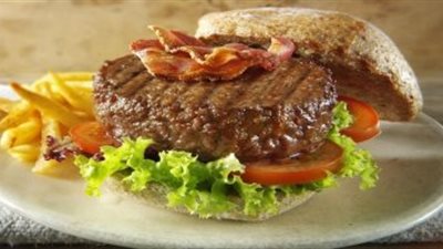 10 أطعمة تدمر صحة طفلك وتصيبه بأمراض أبرزها السمنة