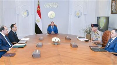 الرئيس السيسى يجتمع برئيس الوزراء ووزيرى الدفاع والداخلية ورئيس المخابرات
