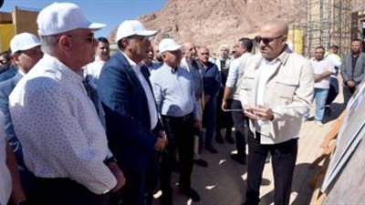 رئيس الوزراء يتفقد المنطقة السكنية الجديدة بالزيتونة بمدينة سانت كاترين