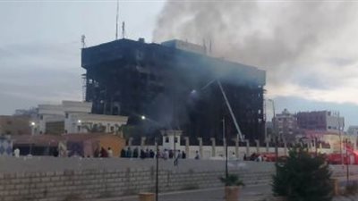 وصول خبراء الأدلة الجنائية لمعاينة حادث حريق مديرية أمن الإسماعيلية