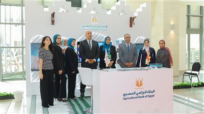 اقبال كبير من جمهور معرض تراثنا علي جناح البنك الزراعي للتعرف على برنامج باب رزق 