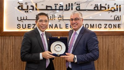 رئيس اقتصادية قناة السويس يبحث مع المسئولين في سنغافورة سبل التعاون