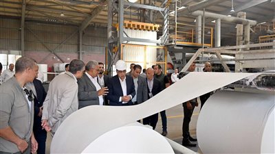 رئيس الوزراء يتفقد مصنع الشركة الدولية لتكنولوجيا العزل «أنسوتك»