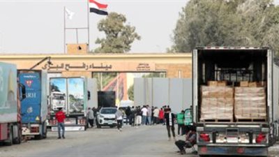 القاهرة الإخبارية: بدء تحرك 50 شاحنة مساعدات إلى شمال غزة