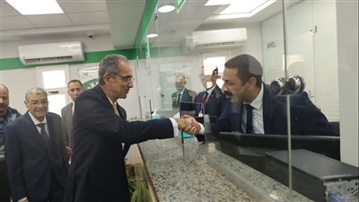 وزير الاتصالات يفتتح مكتب بريد مطاى بعد تطويره ..صور