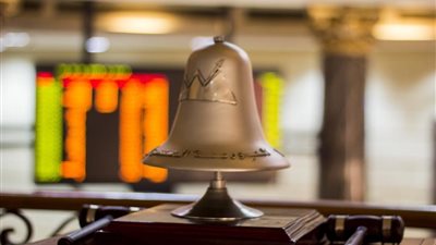  إيقاف التعامل على أسهم 