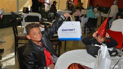 مصر للطيران تنظم جولة تعريفية لمجموعة من أطفال مستشفي 57357 