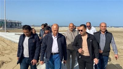 مسئولو الإسكان يتابعون المشروعات الجارى تنفيذها بدمياط الجديدة