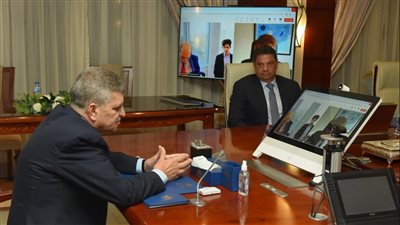  أسامة ربيع يجتمع مع الرئيس التنفيذي لمجموعة 