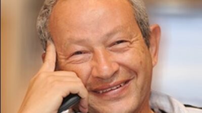  ساويرس معلقاً علي أزمة الدولار: توحيد سعره في السوق الرسمي والموازي سيحل الأزمة