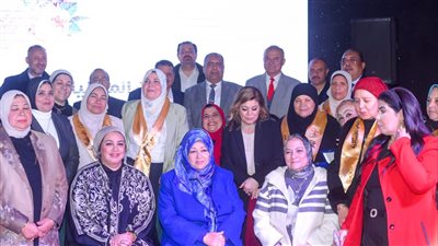 نقابة العاملين بالبنوك والتأمينات تكرم الأمهات المثاليات
