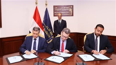 «وزير الاتصالات»:يشهد توقيع عقود تنفيذ مشروع تصميم وتطوير أجهزة الاتصالات الطرفية (راوتر) الداعمة للإنترنت الأرضى 