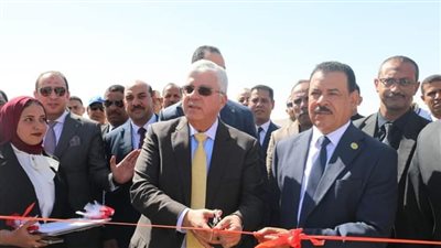 - بتكلفة 2 مليار جنيه افتتاح  أيمن عاشور عددًا من المشروعات التعليمية والخدمية بجامعة الوادي الجديد