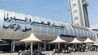 مواطن في المطار: أنا اتغفلت يا حكومة وخدوا دولاراتي