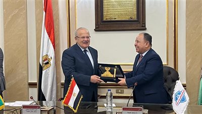 بروتوكول بين «التأمين الصحي الشامل» و«الاقتصاد والعلوم السياسية» لتطوير البحث العلمي فى اقتصادات الصحة