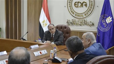 هيئة الدواء المصرية تبحث سبل توافر المستحضرات الطبية للمواطنين 