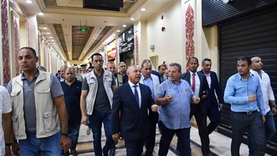 وزير النقل يفاجئ المواطنين في محطة قطارات رمسيس في جولة تفقدية